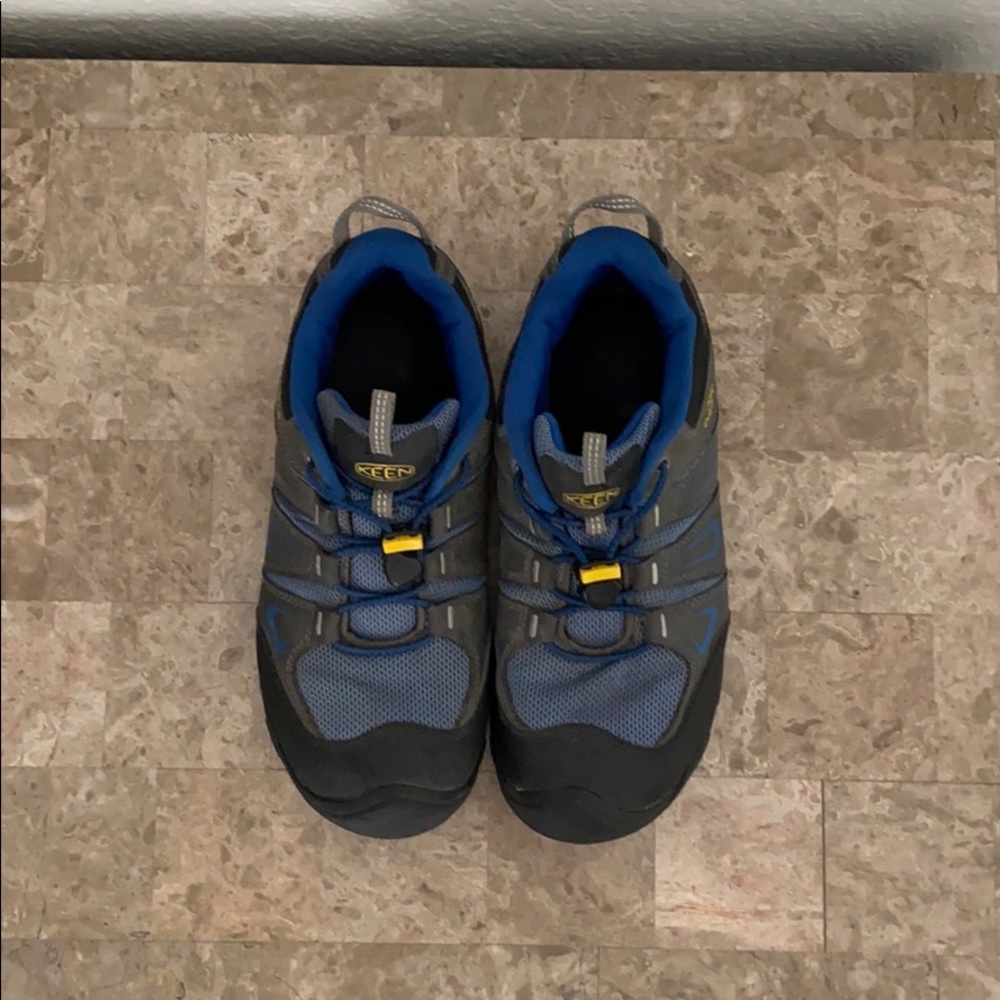 Keen Hiking Shoes Size 6